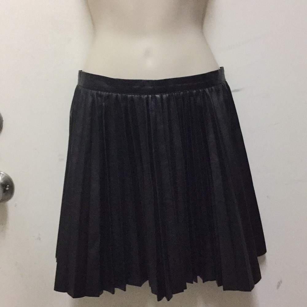 H&M-blk polyester pleated mini skirt!like new! - Picture 1 of 5